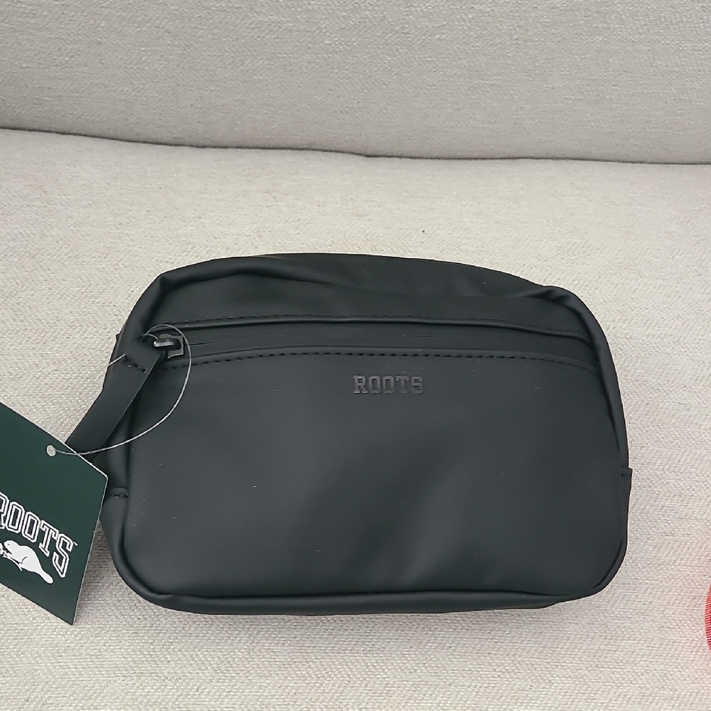 BNWT Roots Black Belt Bag
